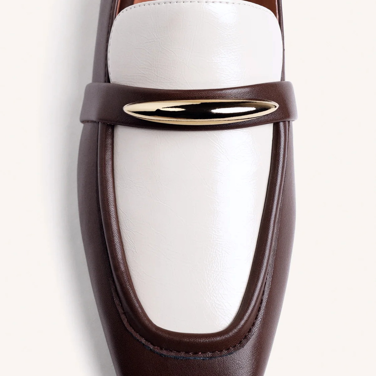 Gioseppo 80155 loafer - λεπτομέρεια μεταλλικού στοιχείου